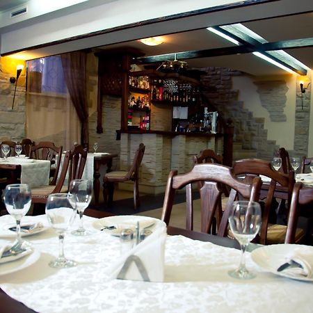 Central Hotel Сорока Екстериор снимка