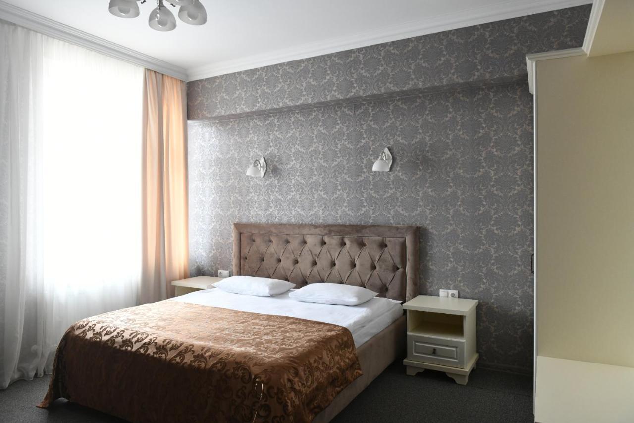 Central Hotel Сорока Екстериор снимка