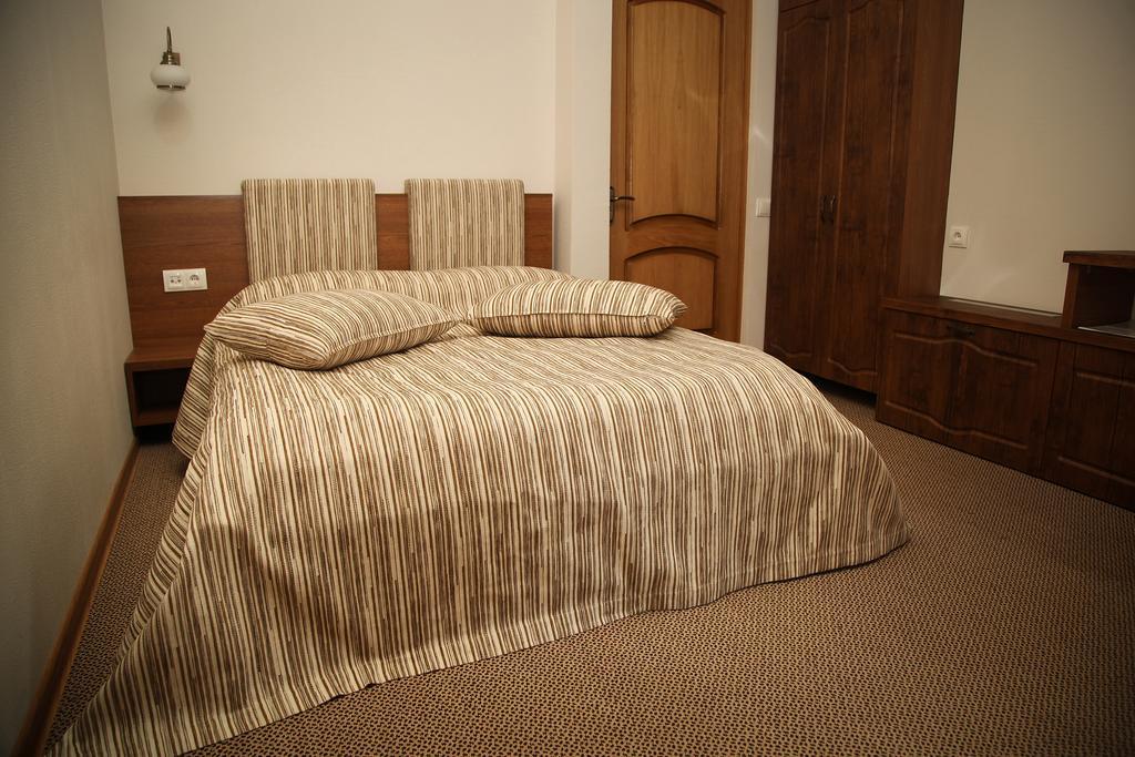 Central Hotel Сорока Екстериор снимка