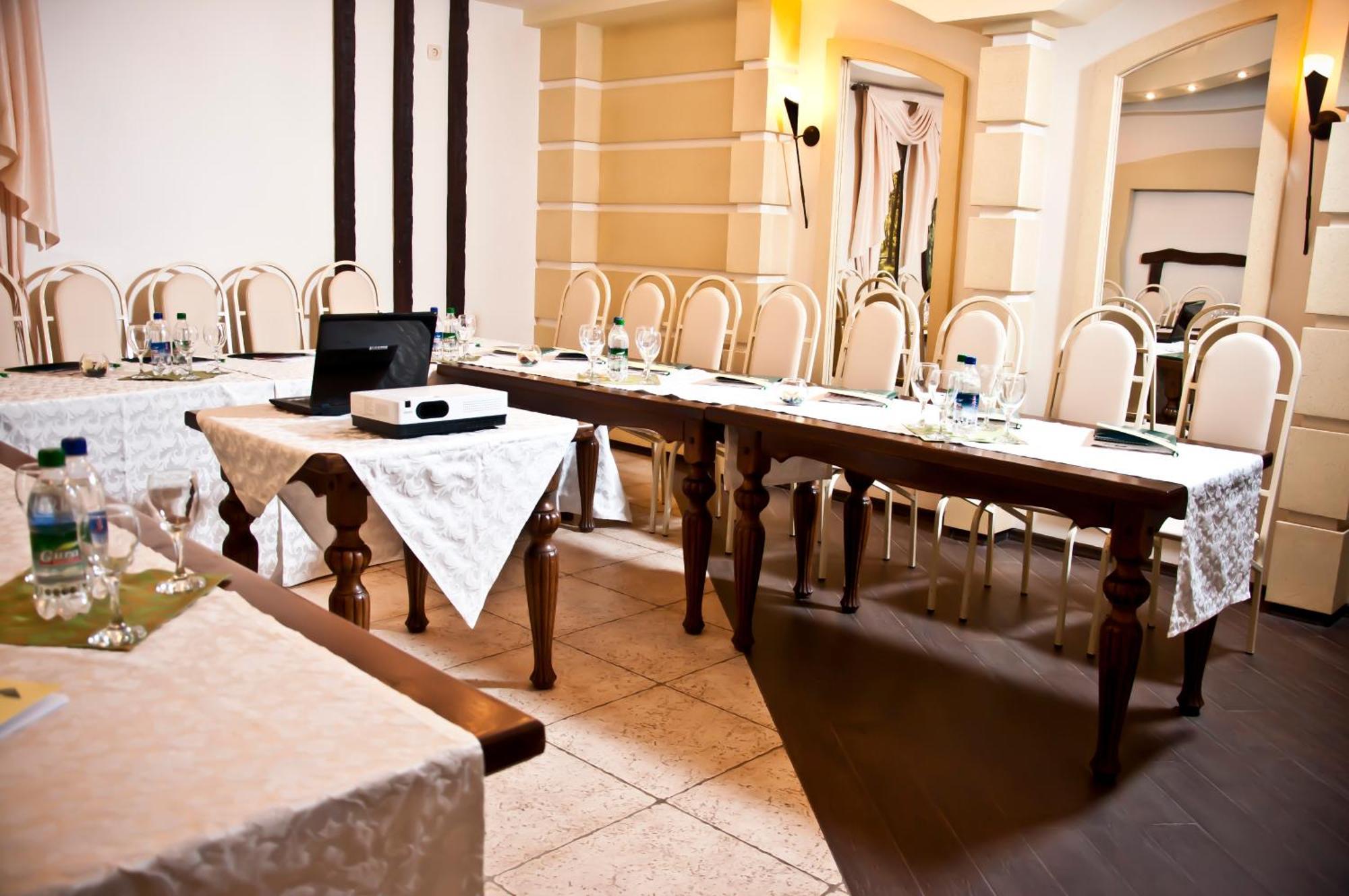 Central Hotel Сорока Екстериор снимка