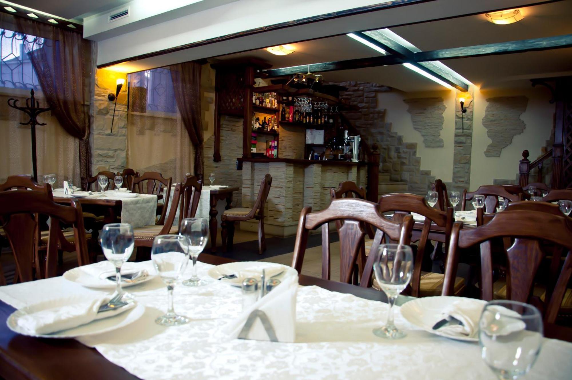 Central Hotel Сорока Екстериор снимка