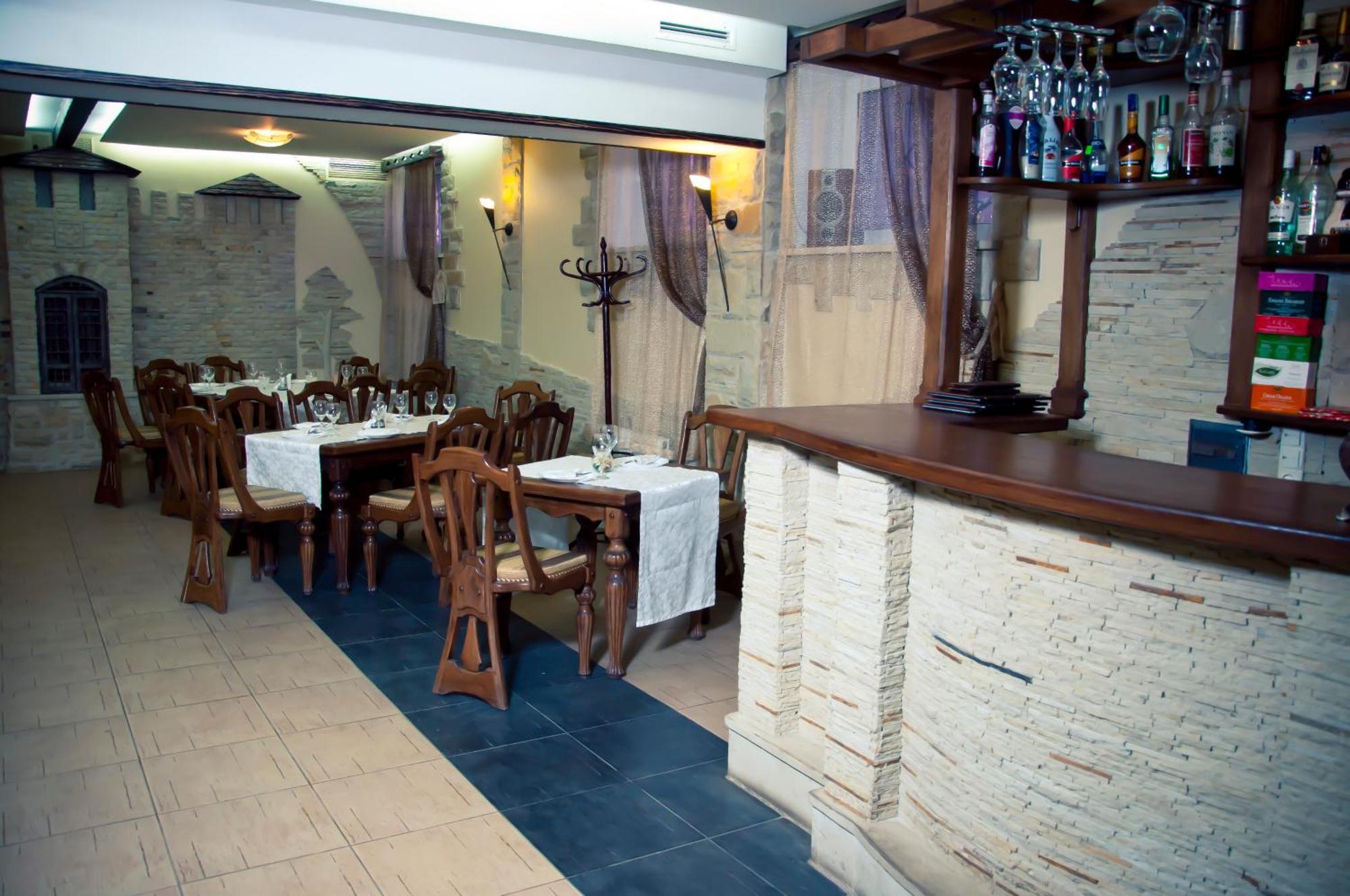 Central Hotel Сорока Екстериор снимка