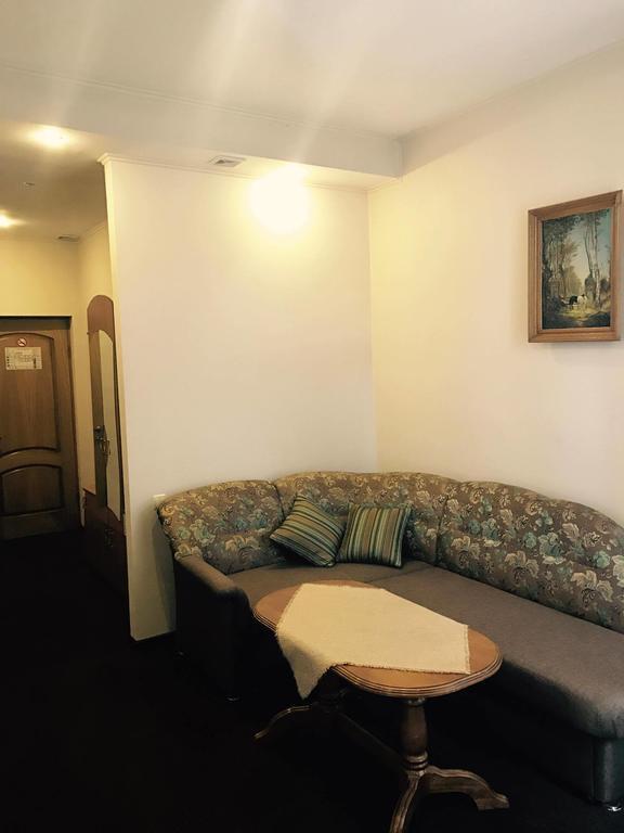 Central Hotel Сорока Екстериор снимка