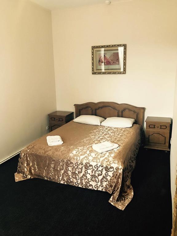 Central Hotel Сорока Екстериор снимка