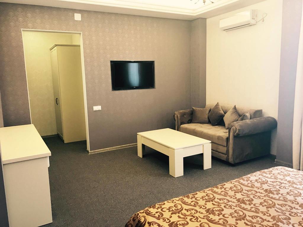Central Hotel Сорока Екстериор снимка