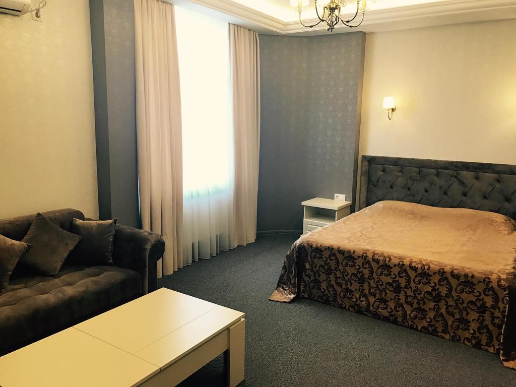 Central Hotel Сорока Екстериор снимка