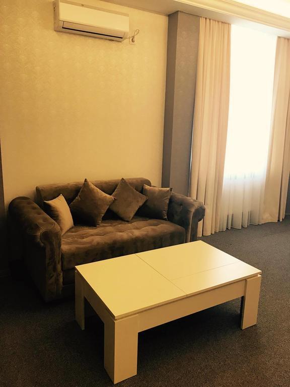 Central Hotel Сорока Екстериор снимка